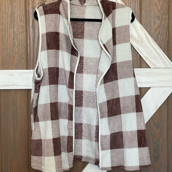Emery Rose Jackets & Blazers - Emery Rose Plus Buffalo Plaid Open Front Soft Vest. P2P 25-29 length 29 SIZE 4X